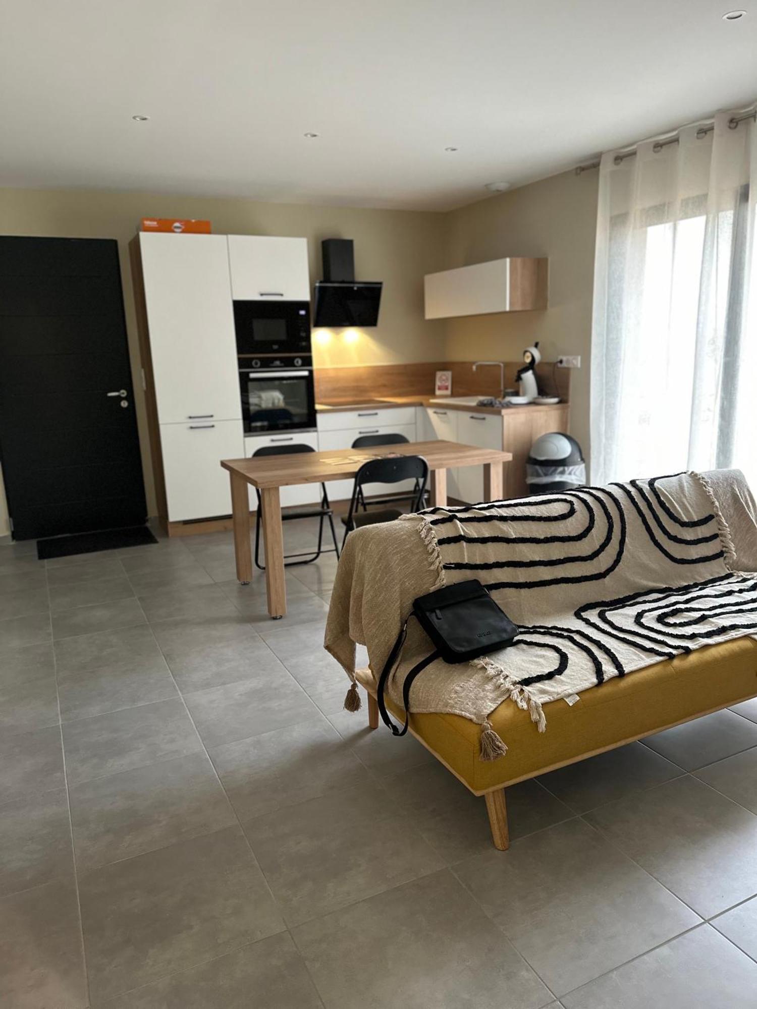 Maison T3 Dans Un Village Calme Saint-Mitre-les-Remparts Екстер'єр фото