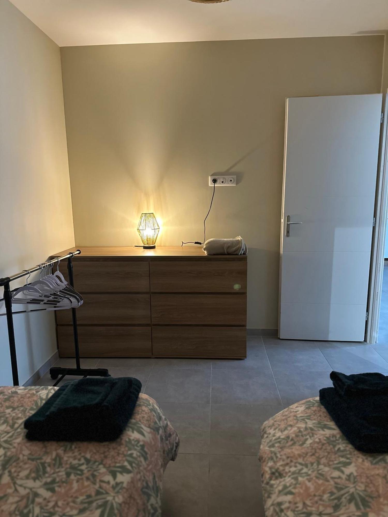 Maison T3 Dans Un Village Calme Saint-Mitre-les-Remparts Екстер'єр фото